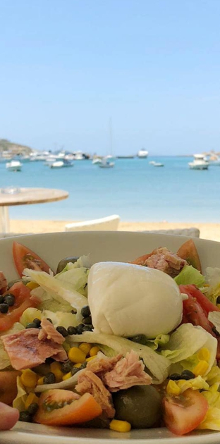 Playa De Palma Lampedusa - Bar Ristorante | Posto magico unico e meravigliosa veduta, vista Porto Vecchio, Cala Palme. Colazione, pranzo, aperi pranzo, gelati, granite, aperitivo, apericena, cena e dopo cena . Con tanta musica e allegria.
Siamo nel Porto Vecchio - Cala Palme - sul mare

Colazioni- Aperitivi - Pranzo e cena -Pesce fresco pescato e cucinato - Serate Live - Musica Live